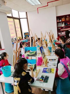 快乐涂画美术教育培训中心 用画笔点亮孩子的快乐童年